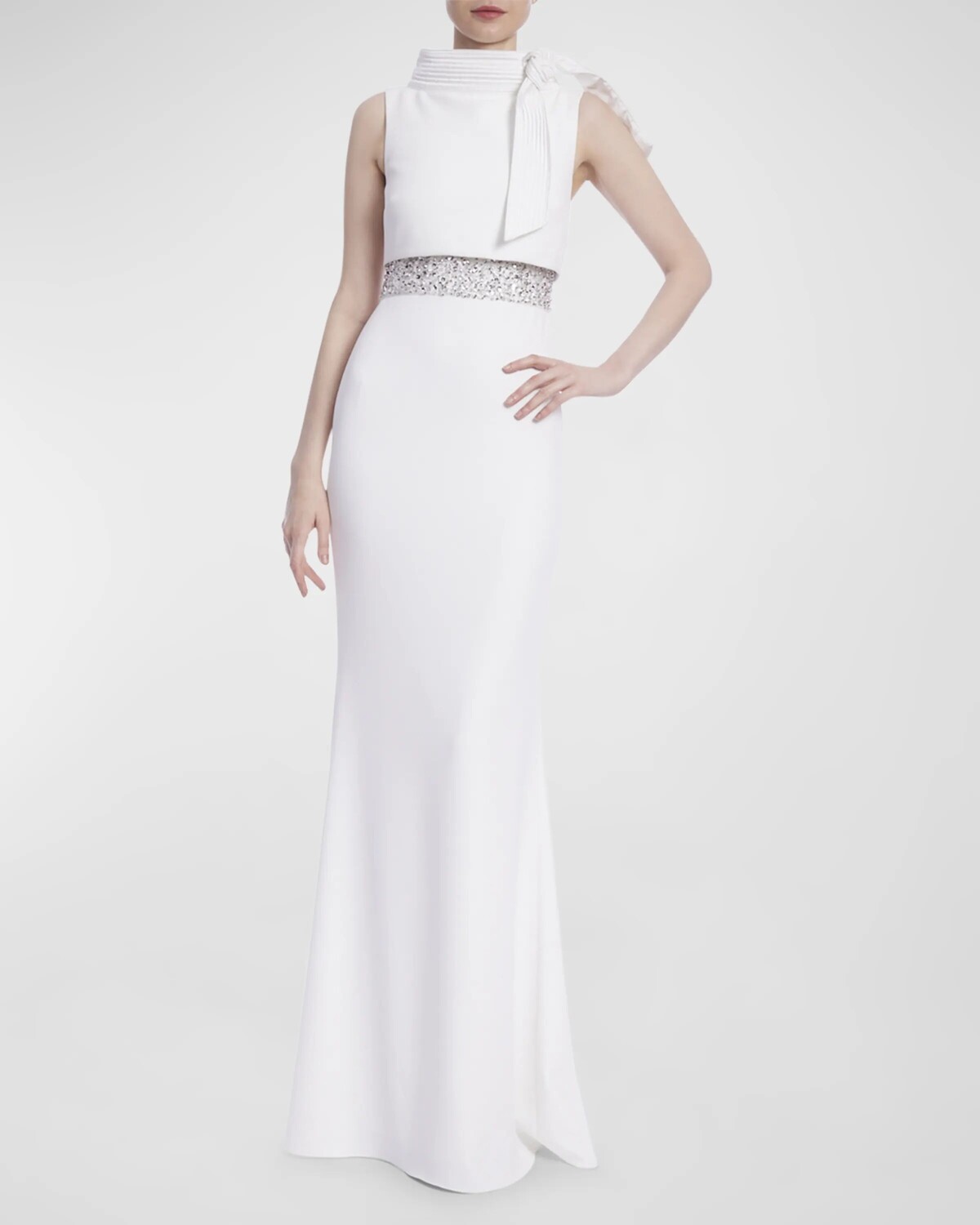

Платье-колонна с воротником-воронкой и декором Badgley Mischka Collection, слоновая кость