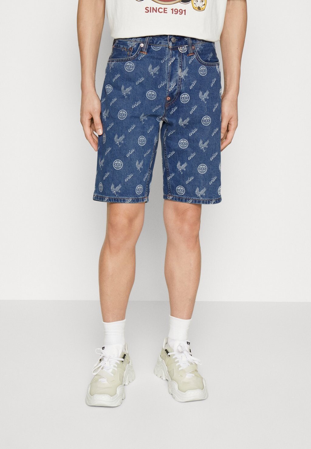 

Джинсовые шорты Evisu