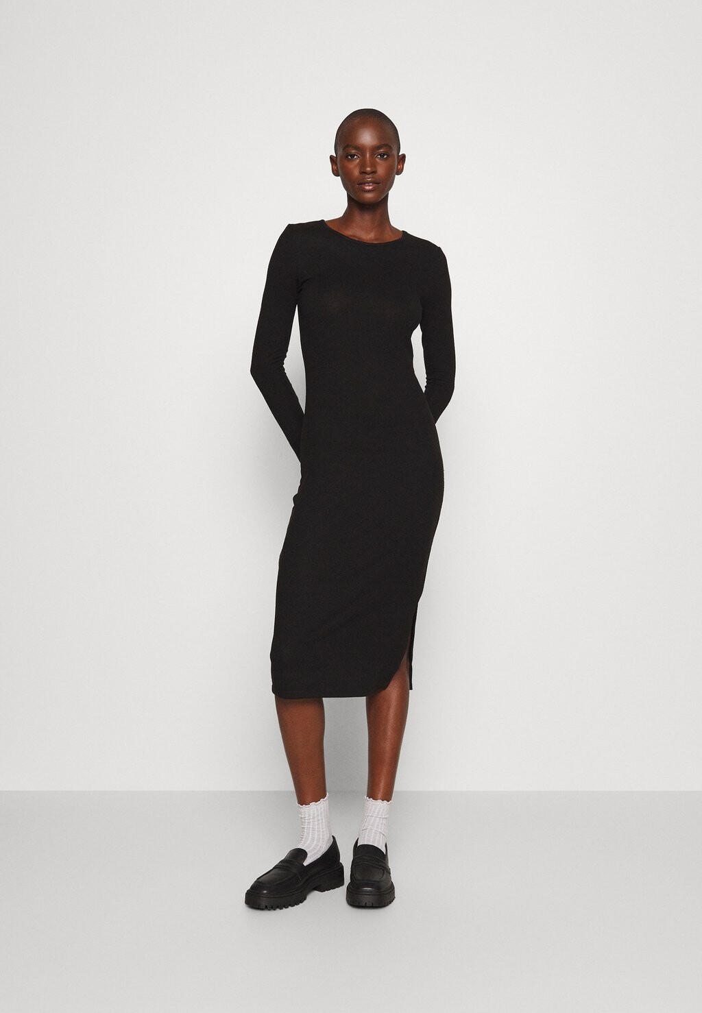 

Неформальное платье Noisy May Tall NMCITY O-NECK MIDI DRESS TALL, черный