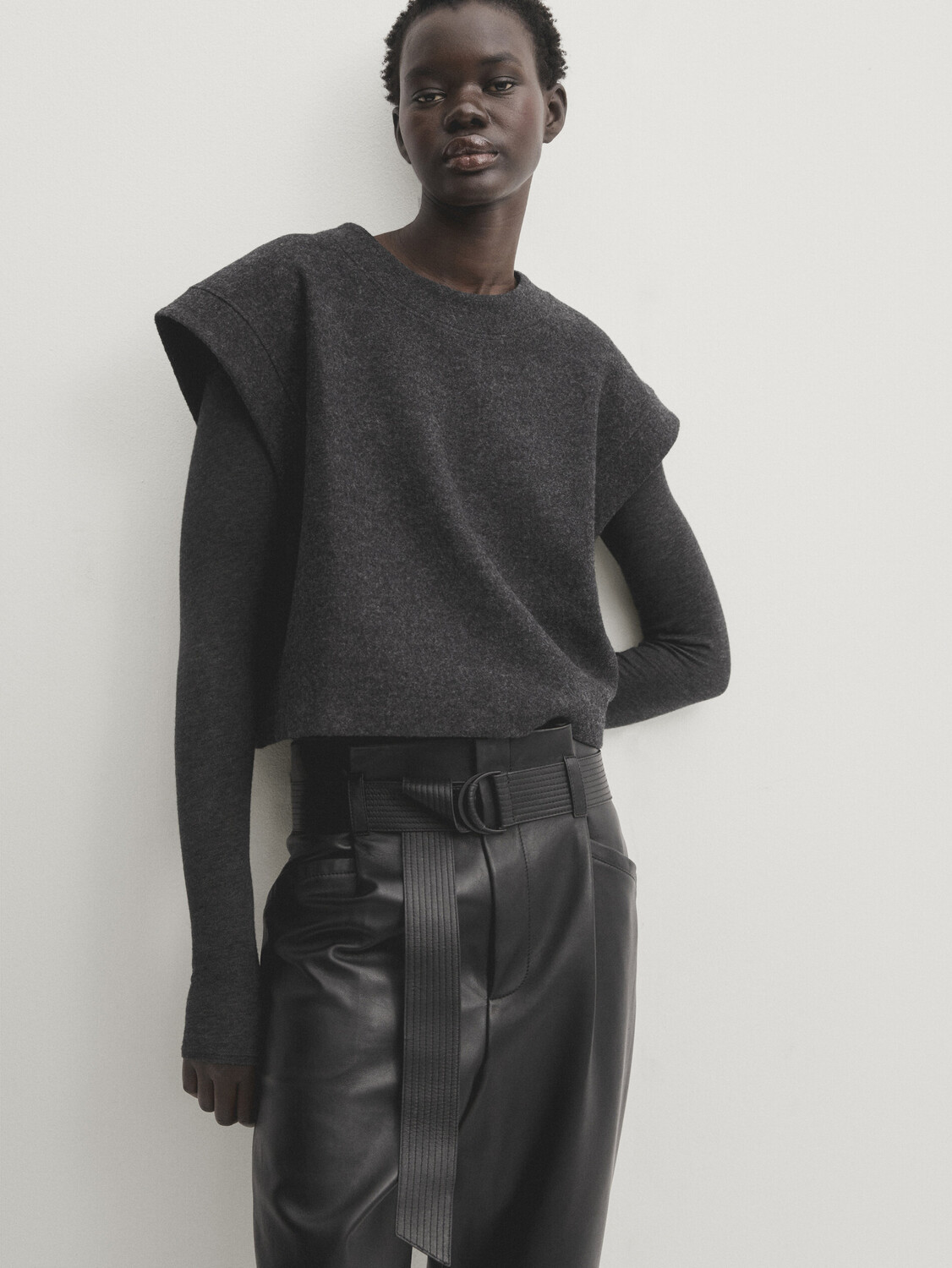 

Черные брюки из кожи наппа Massimo Dutti, черный