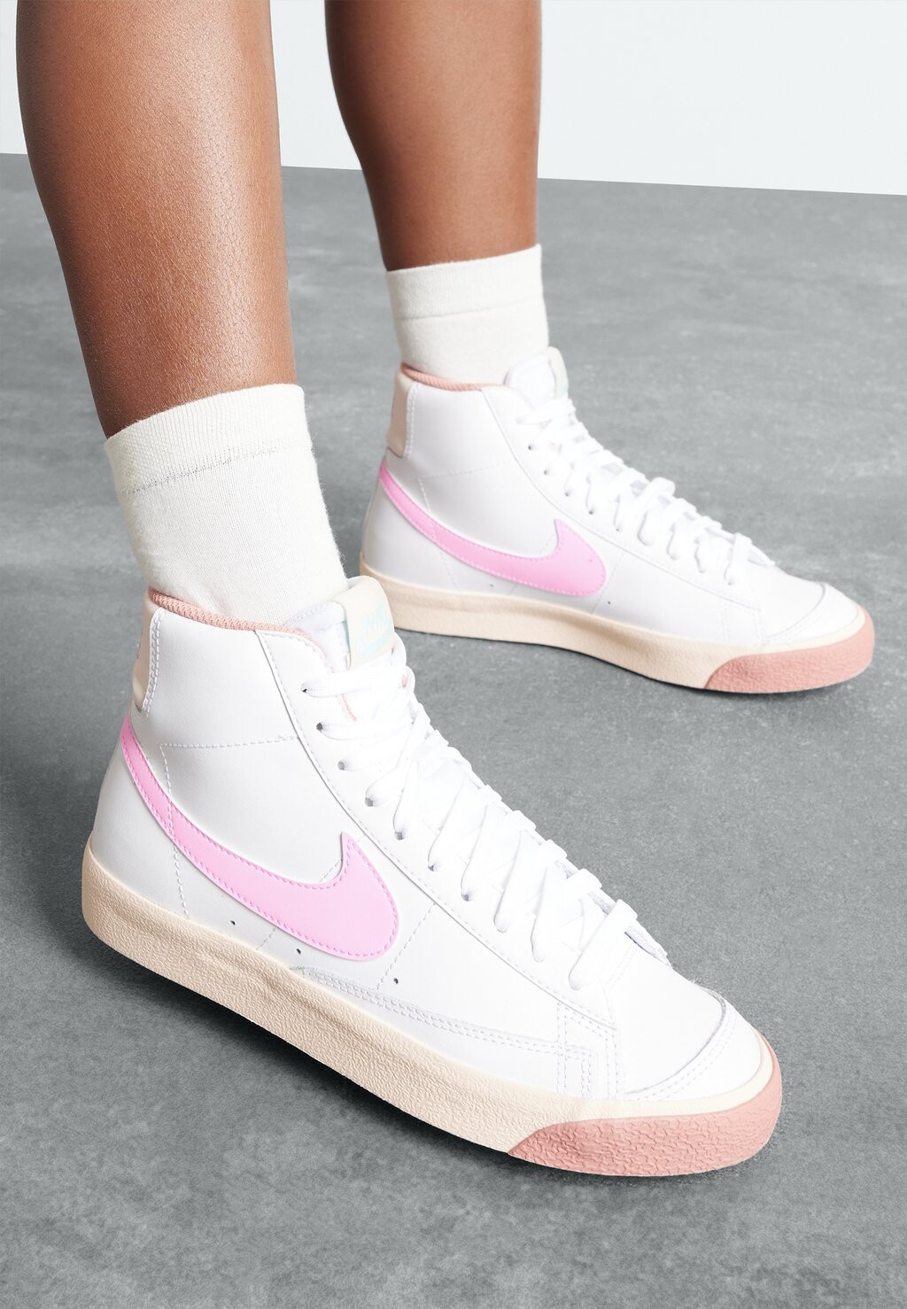 

Высокие кроссовки Blazer Mid '77 (Gs) Nike, цвет white/pink guava ice/jade ice/red