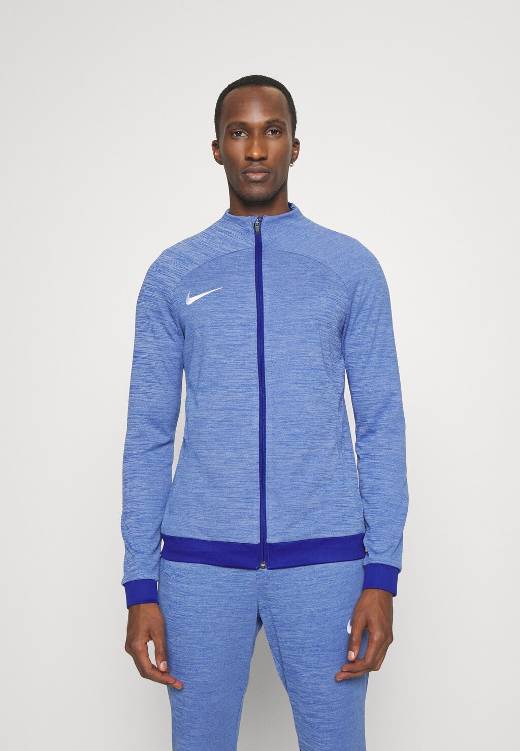 

Спортивная куртка Nike