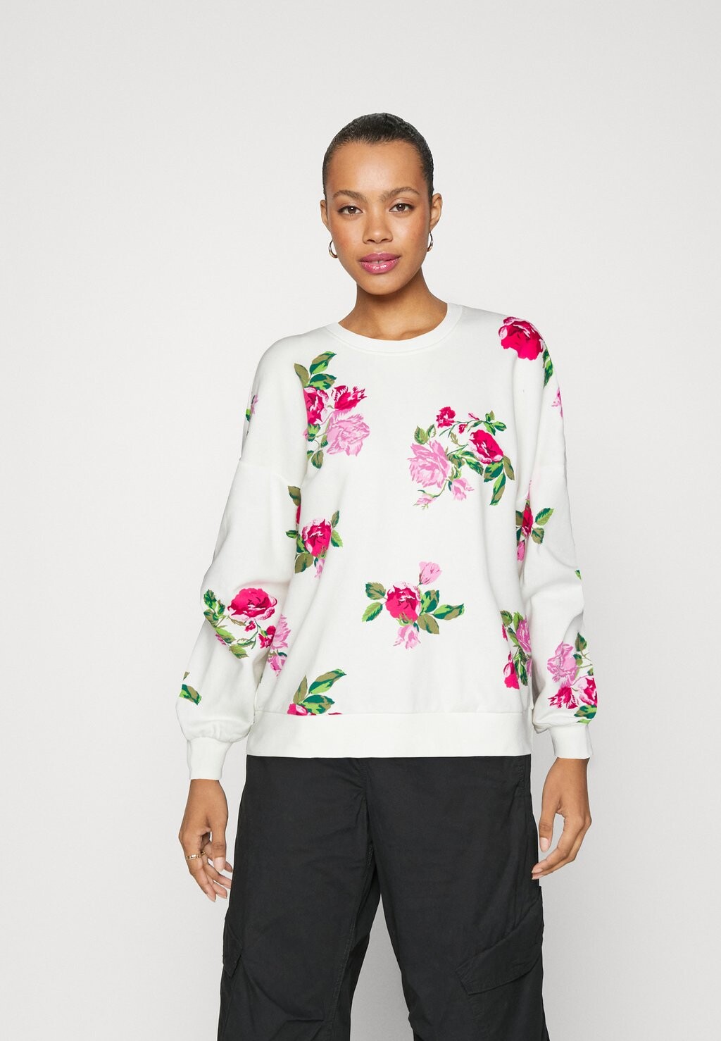 

Толстовка ONLWANTED FLOWERS ONLY, цвет cloud dancer