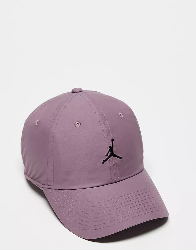 

Фиолетовая кепка с логотипом Jordan Jumpman
