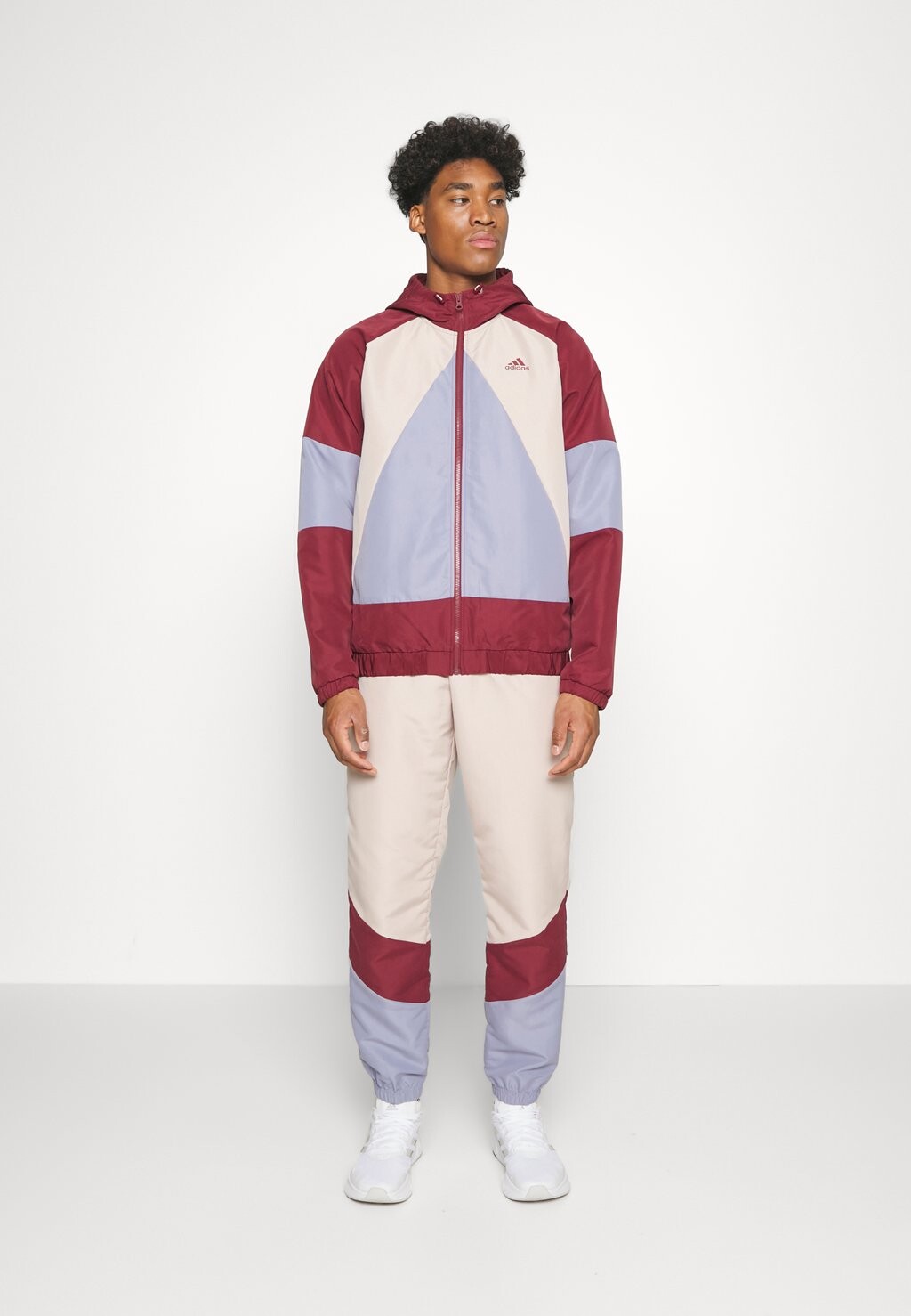 

Спортивный костюм Adidas