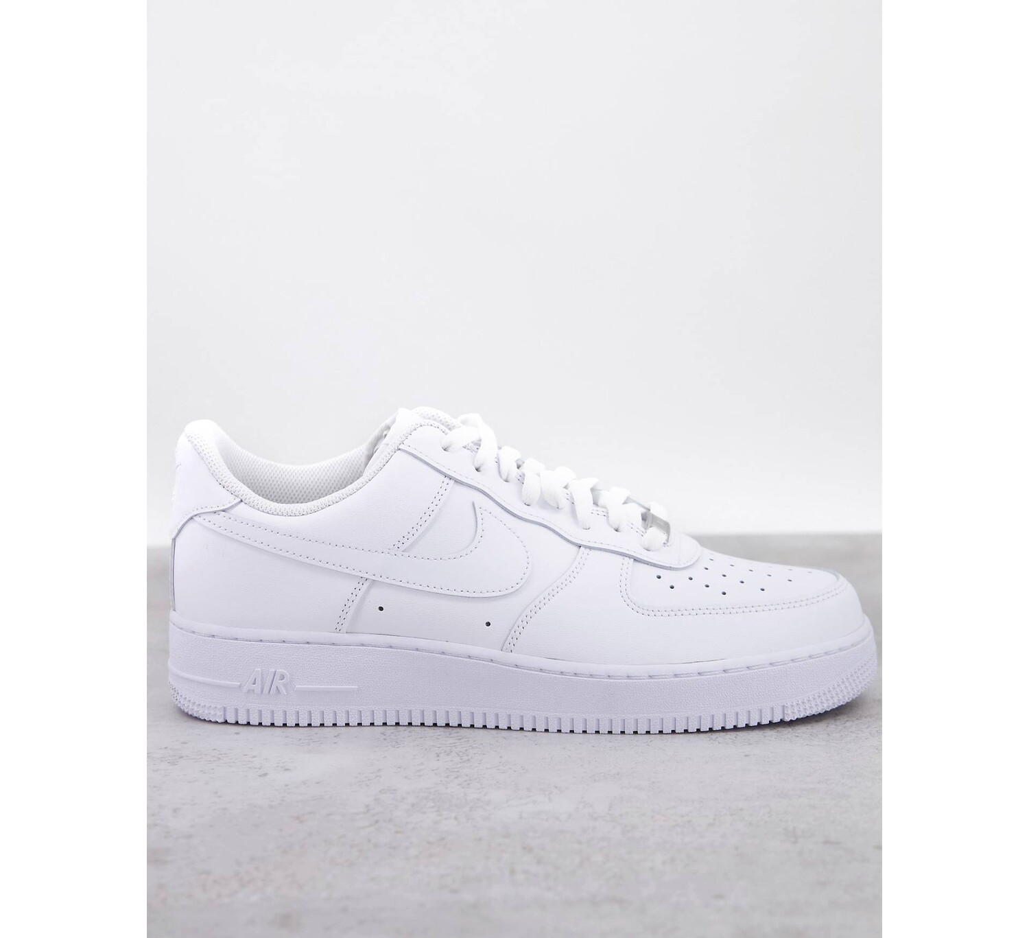 

Белые кроссовки Nike Air Force 1 '07