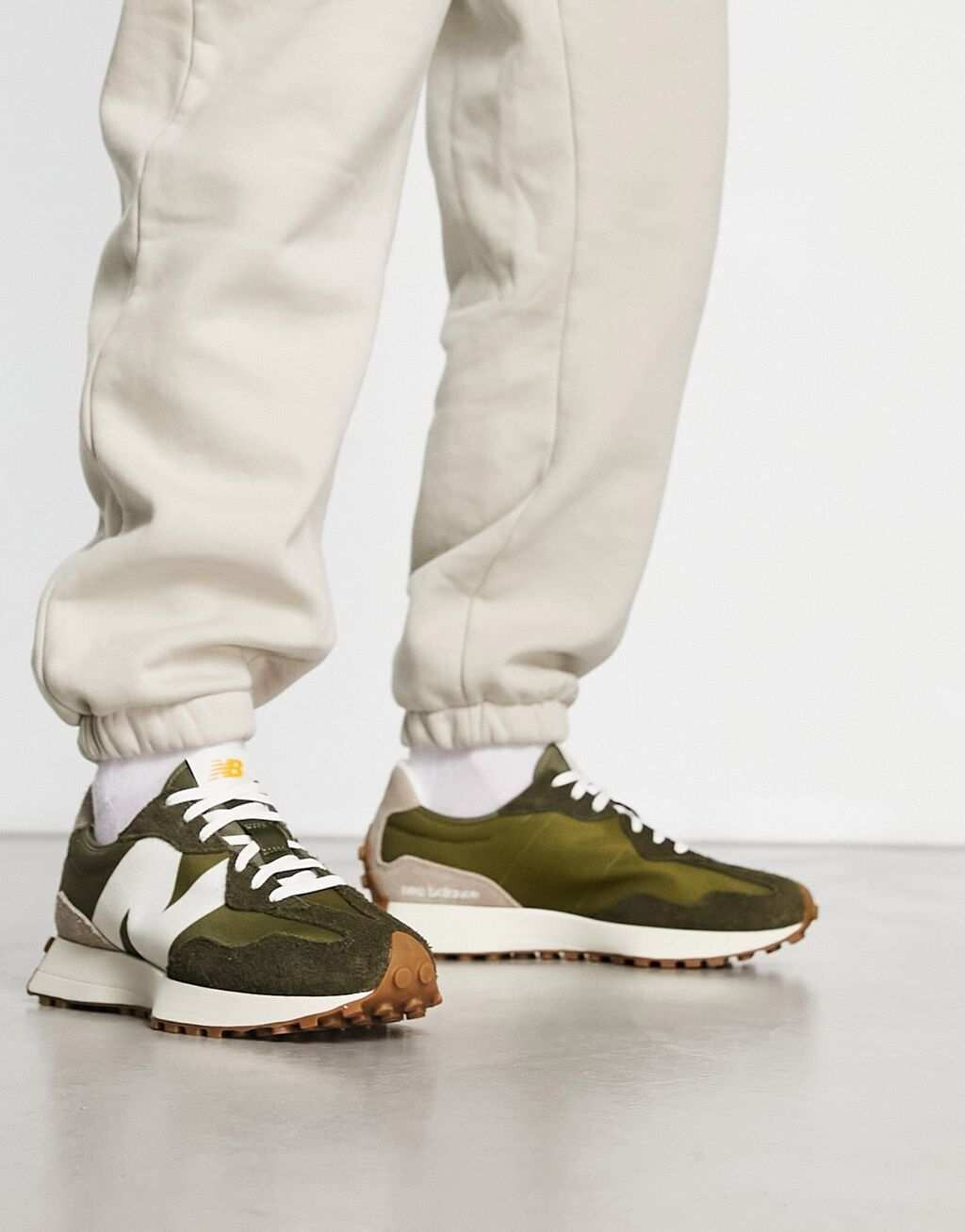 

Кроссовки New Balance 327 цвета хаки