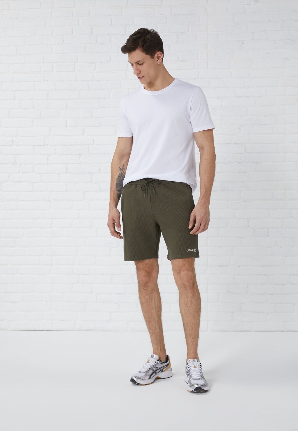 

Спортивные штаны Waffle Shorts Pier One, оливковые