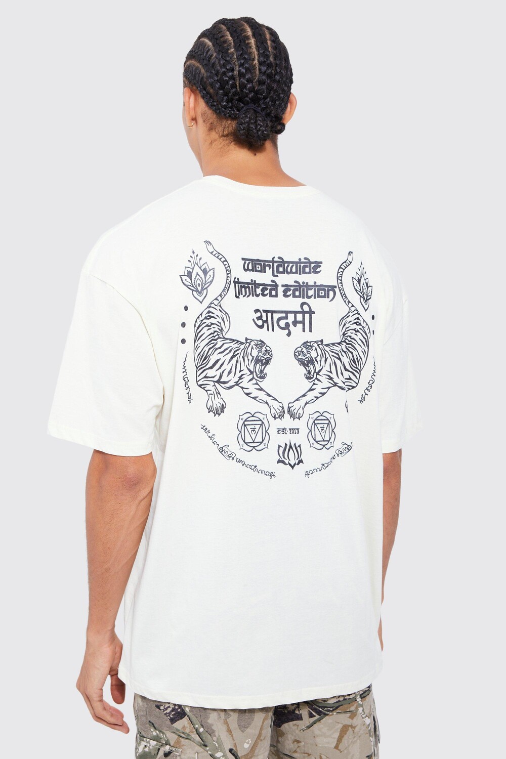 

Высокая футболка оверсайз с графическим тиром mandala Boohoo, экру
