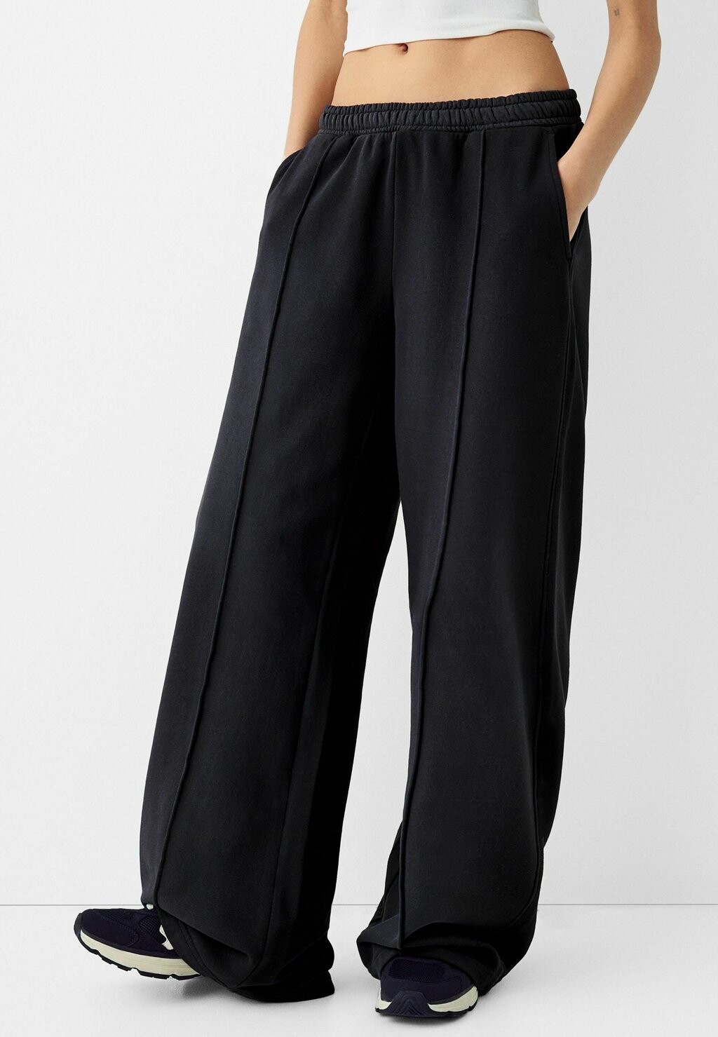 

Брюки ACID FADED-EFFECT PLUSH Bershka, цвет dark grey