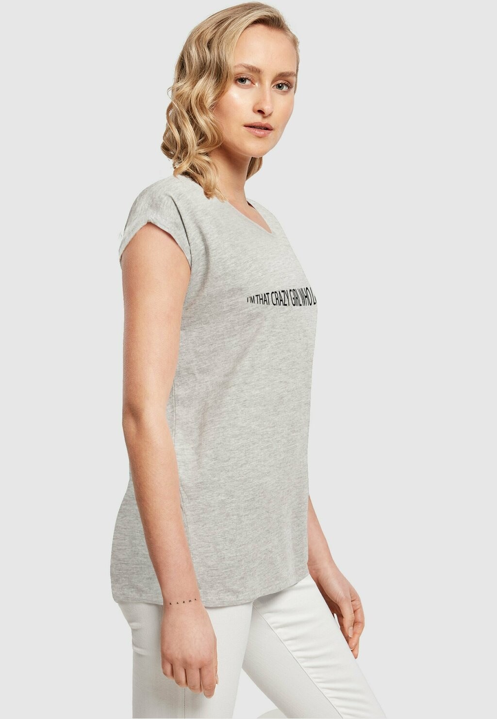 

Футболка с принтом FOOTBALL EXTENDED SHOULDER TEE Merchcode, серый