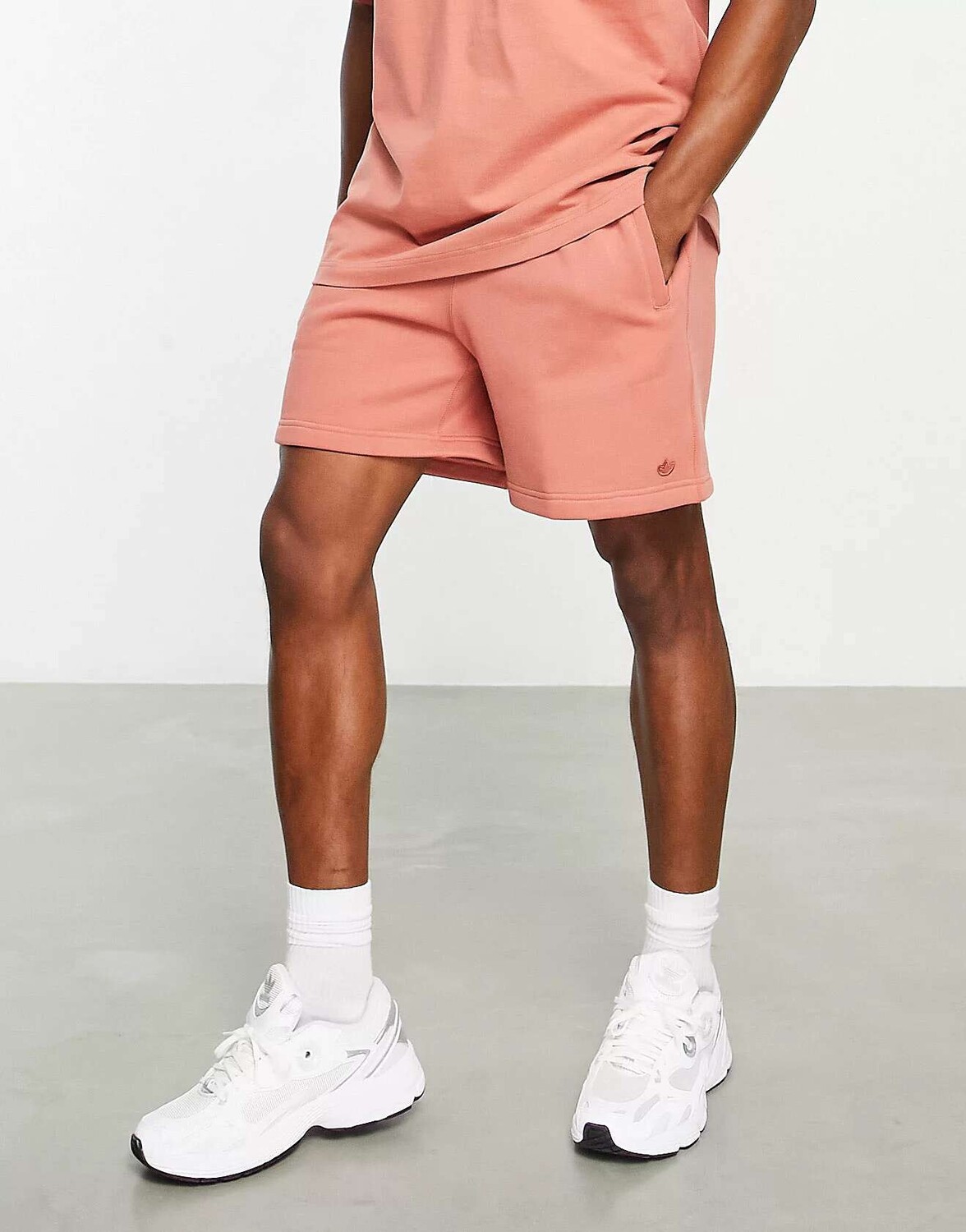 

Оранжевые шорты adidas Originals Contempo с трилистником