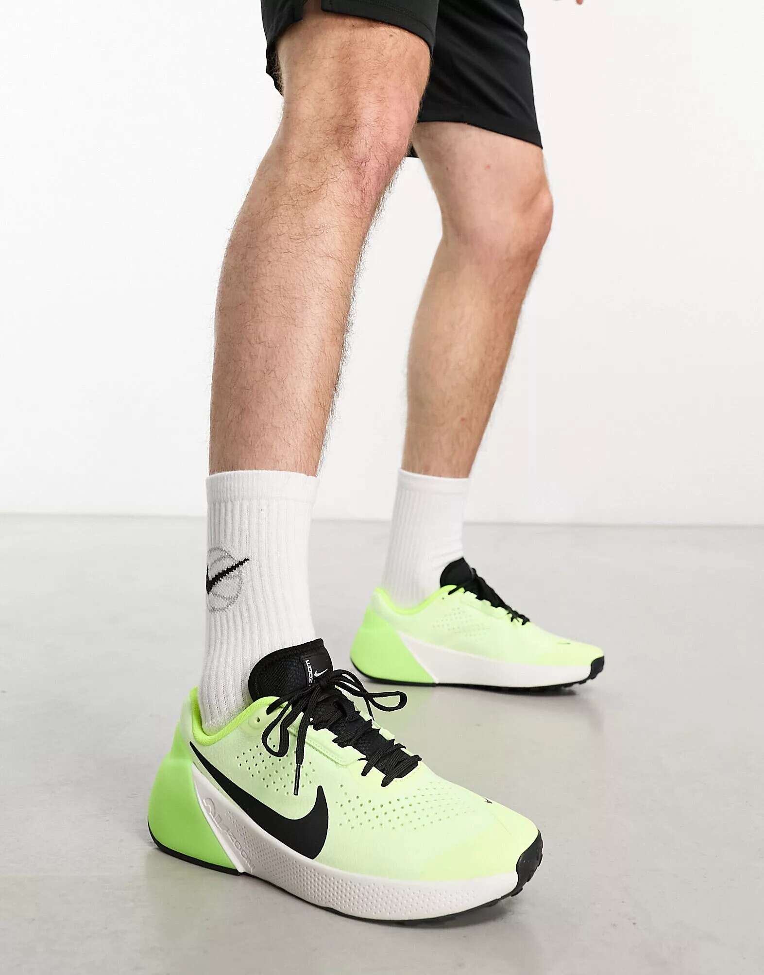 Кроссовки Nike Air Zoom TR 1 желтого и черного цветов