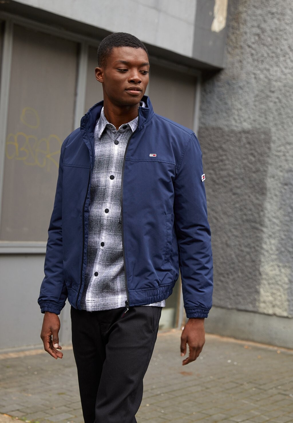 

Демисезонная куртка Tommy Jeans
