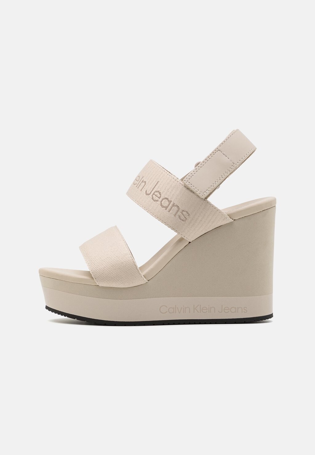 Босоножки на платформе WEDGE Calvin Klein Jeans, цвет eggshell босоножки на платформе wedge block metallic calvin klein jeans цвет black silver