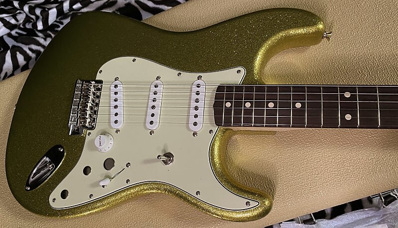 

Электрогитара 2023 Fender Custom Shop Dick Dale Stratocaster - NOS - Chartreuse Sparkle - 7.9 lbs Authorized Dealer! In Stock Ready to Ship! - G01790