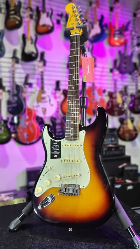 

Электрогитара Fender American Ultra Stratocaster Left-Handed Ultraburst Rosewood | OHSC +
