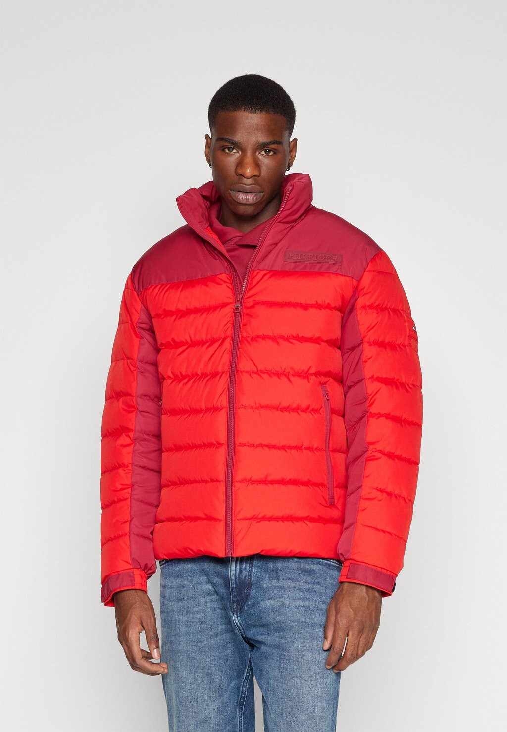 

Куртка Tommy Hilfiger КУРТКА-ПУХОВИК MID NEW YORK, цвет fierce red
