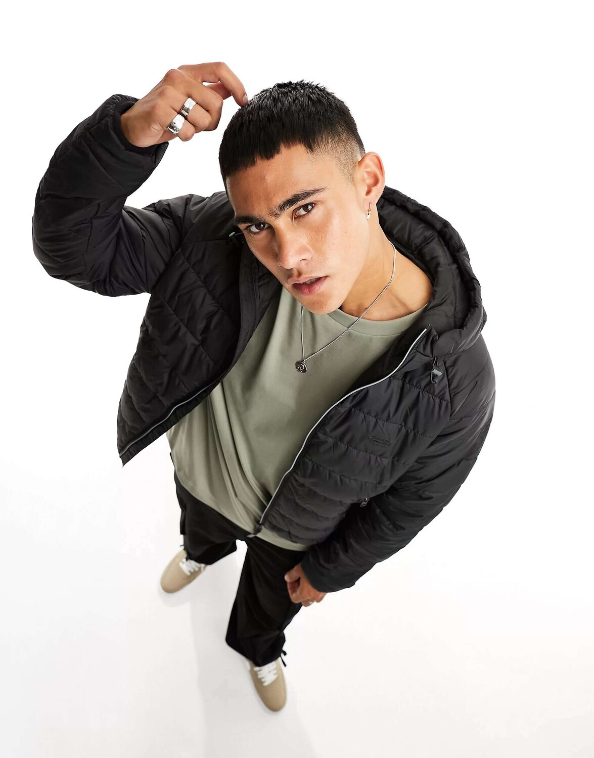 

Легкая пуховик с капюшоном Bershka черного цвета, Черный