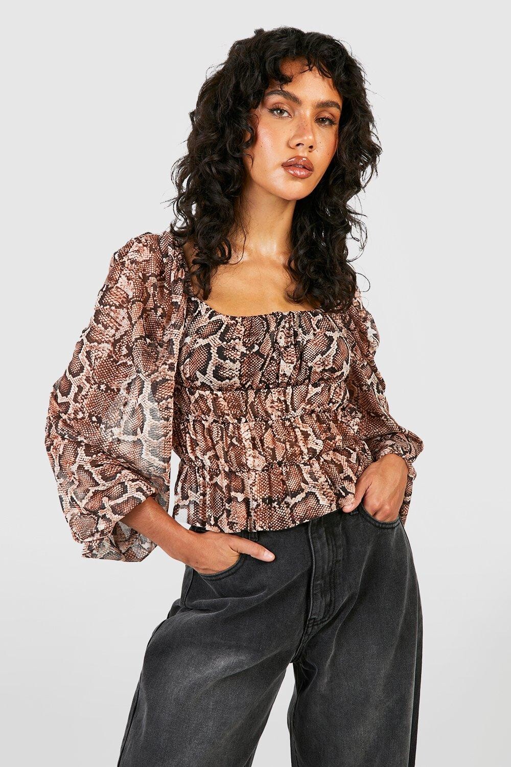 Топ из змеиной сетки с рушками Boohoo, серый