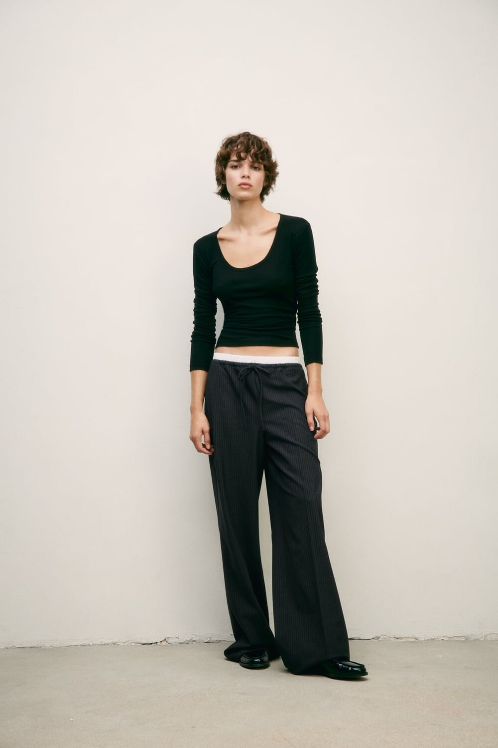 

Контрастные брюки-боксеры ZARA, серый