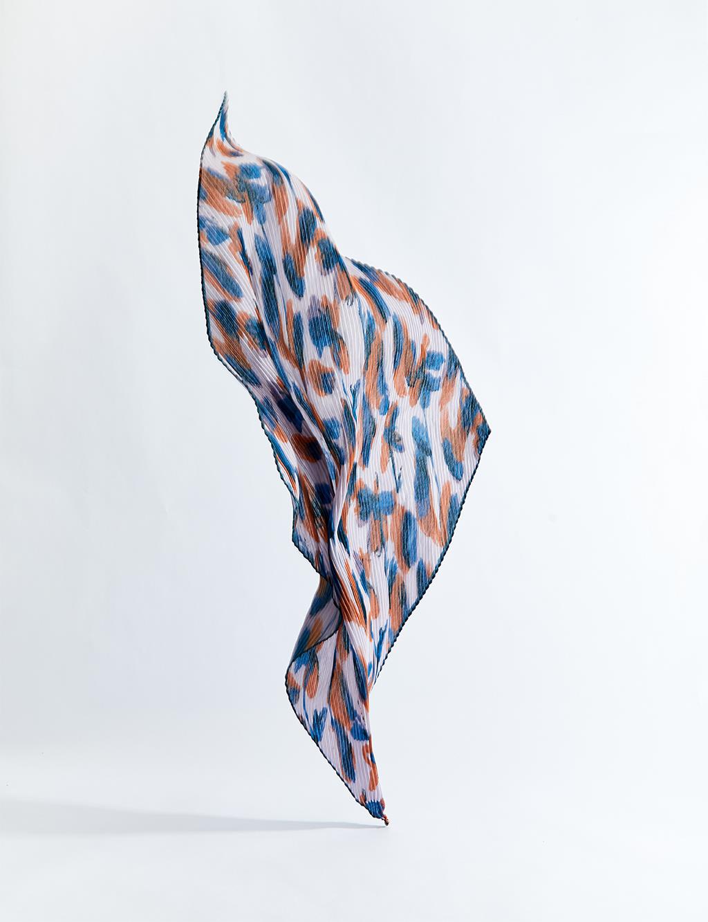 Плиссированный шарф с цветочным узором Kayra плиссированный шарф с абстрактным узором монограммы серый kayra