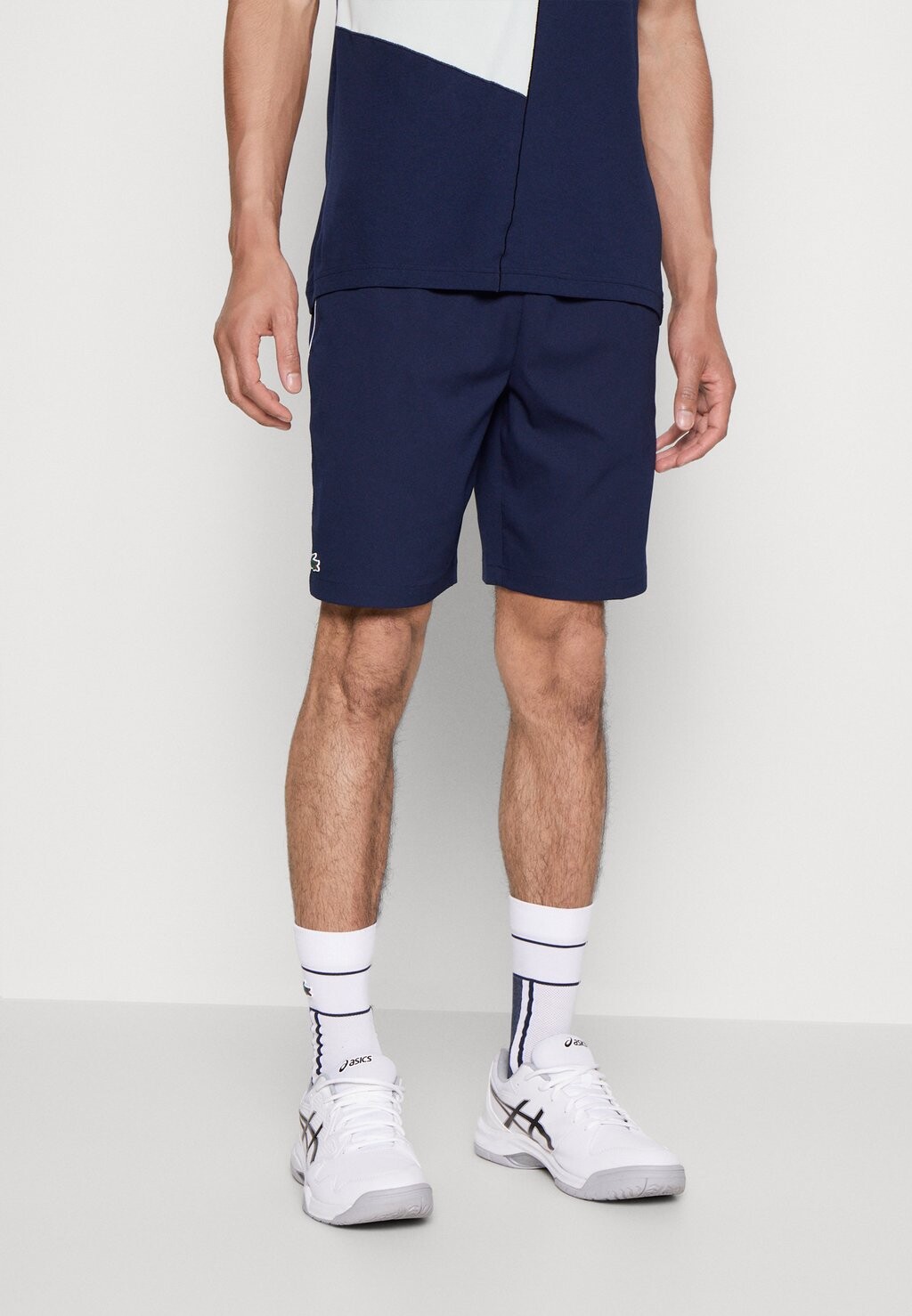 

Спортивные шорты Lacoste