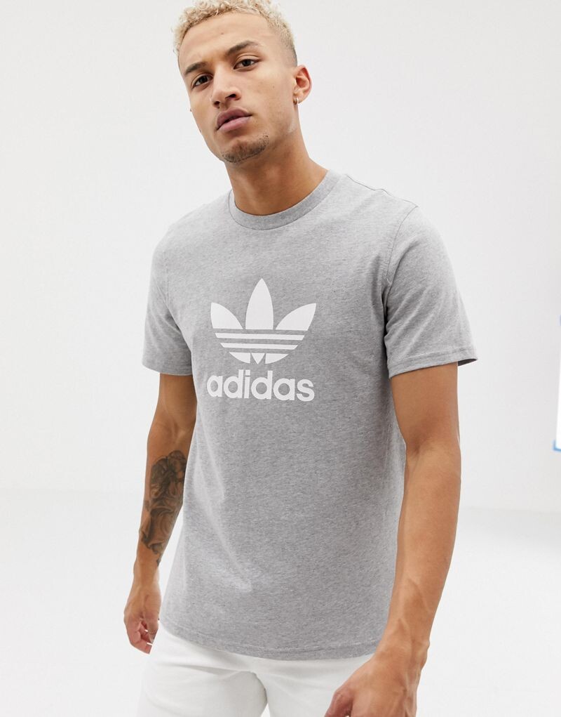 

Серая футболка оверсайз с трилистником adidas