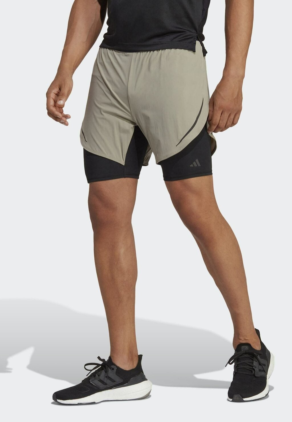 

Спортивные шорты Adidas