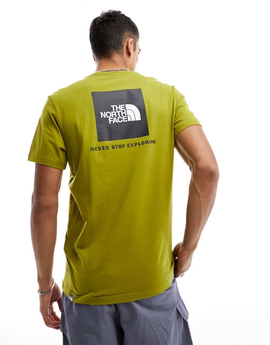 

Футболка цвета хаки с принтом на спине The North Face Redbox