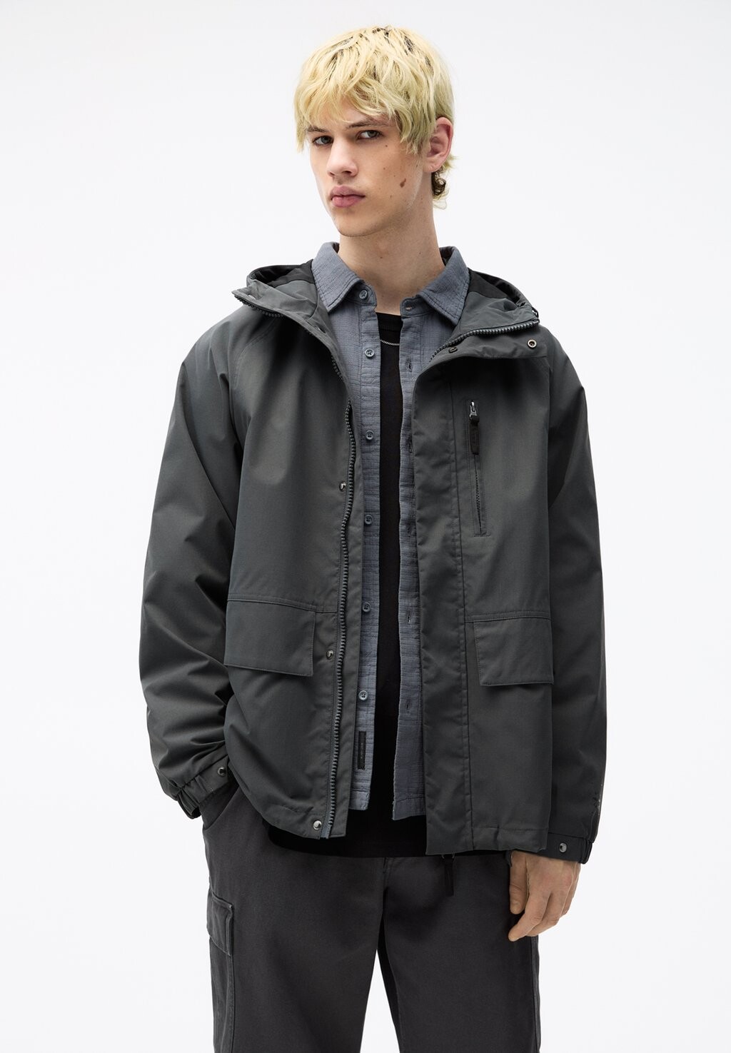 

Легкая куртка LABEL HOODED PULL&BEAR, цвет black