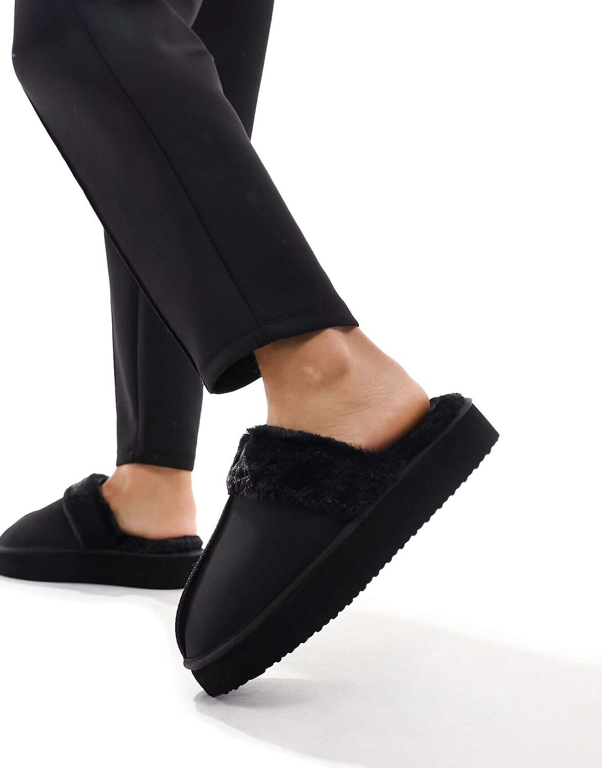 

Черные туфли-мюли на платформе ASOS