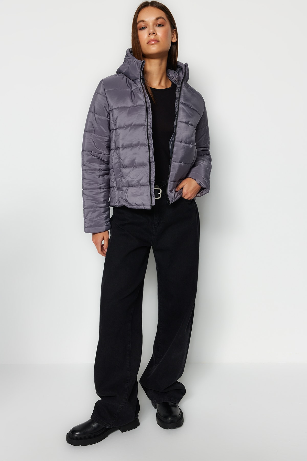 Куртка-пуховик Trendyol стеганая с водоотталкивающей пропиткой и капюшоном, серый куртка стеганая утепленная с капюшоном 18 лет 180 см серый