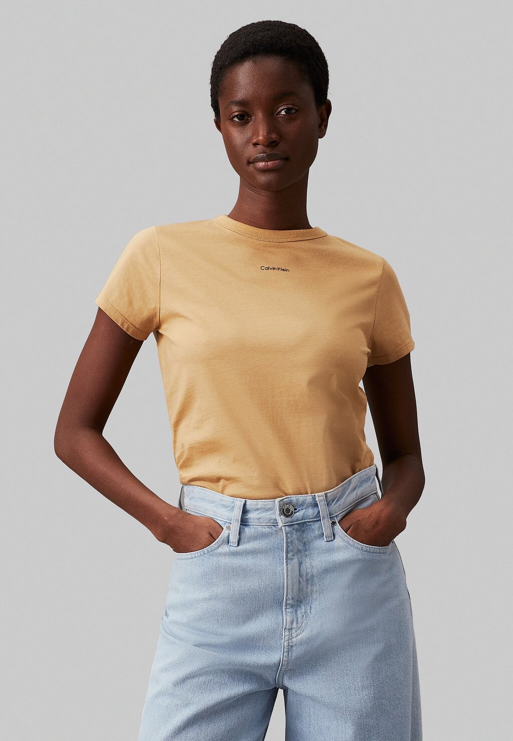 

Базовая футболка LOGO Calvin Klein, коричневый