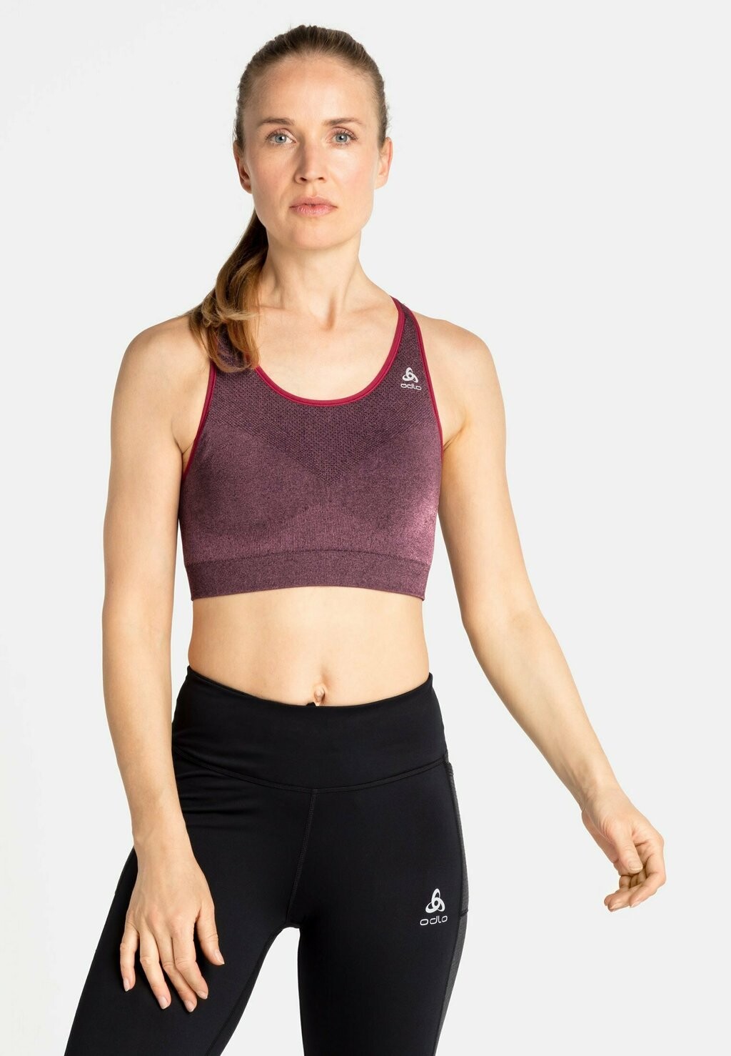 

Спортивный бюстгальтер средней поддержки SEAMLESS CERAMICOOL ODLO, цвет deep claret melange