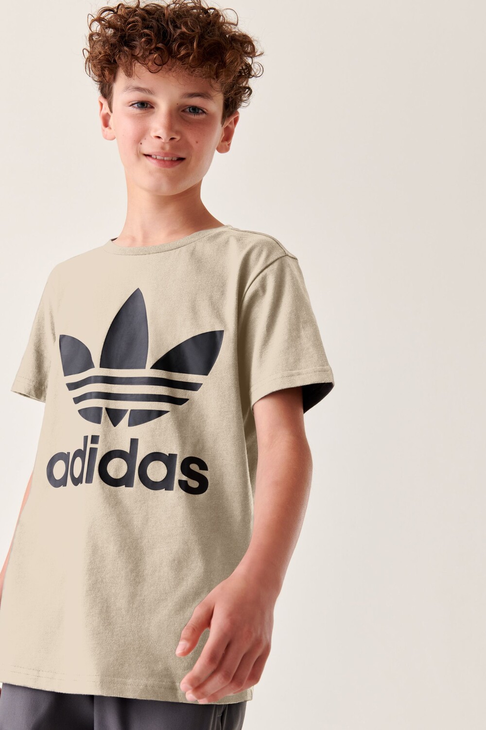 

Бежевая футболка adidas Originals с логотипом трилистника adidas originals, бежевый