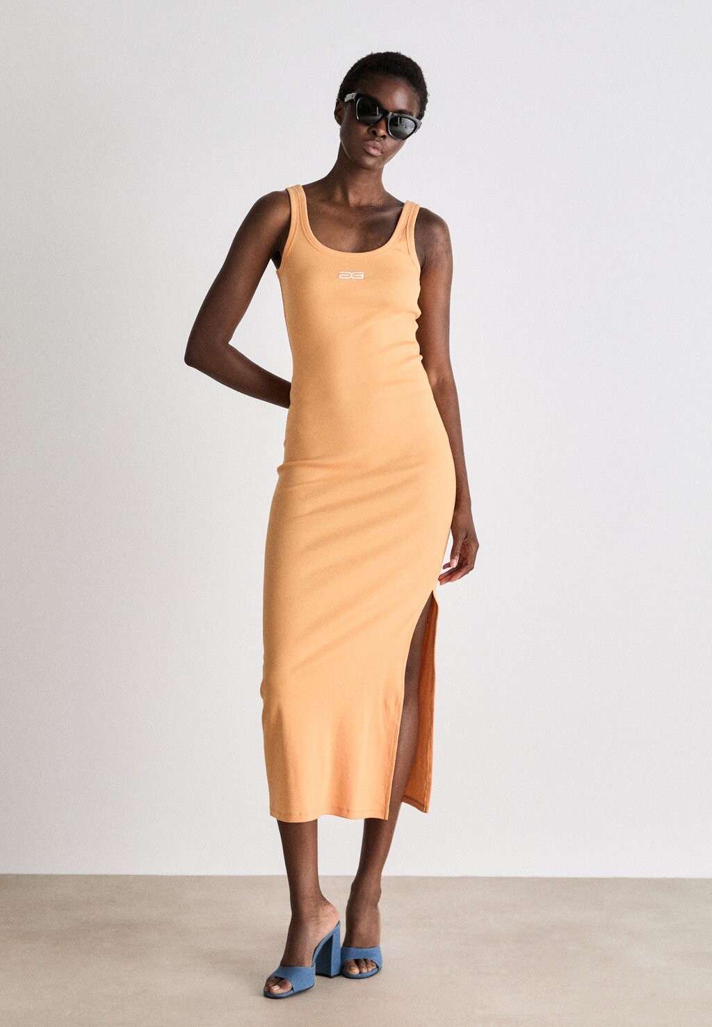 

Платье-футляр Drew Logo Dress Gestuz, абрикосовый оттенок