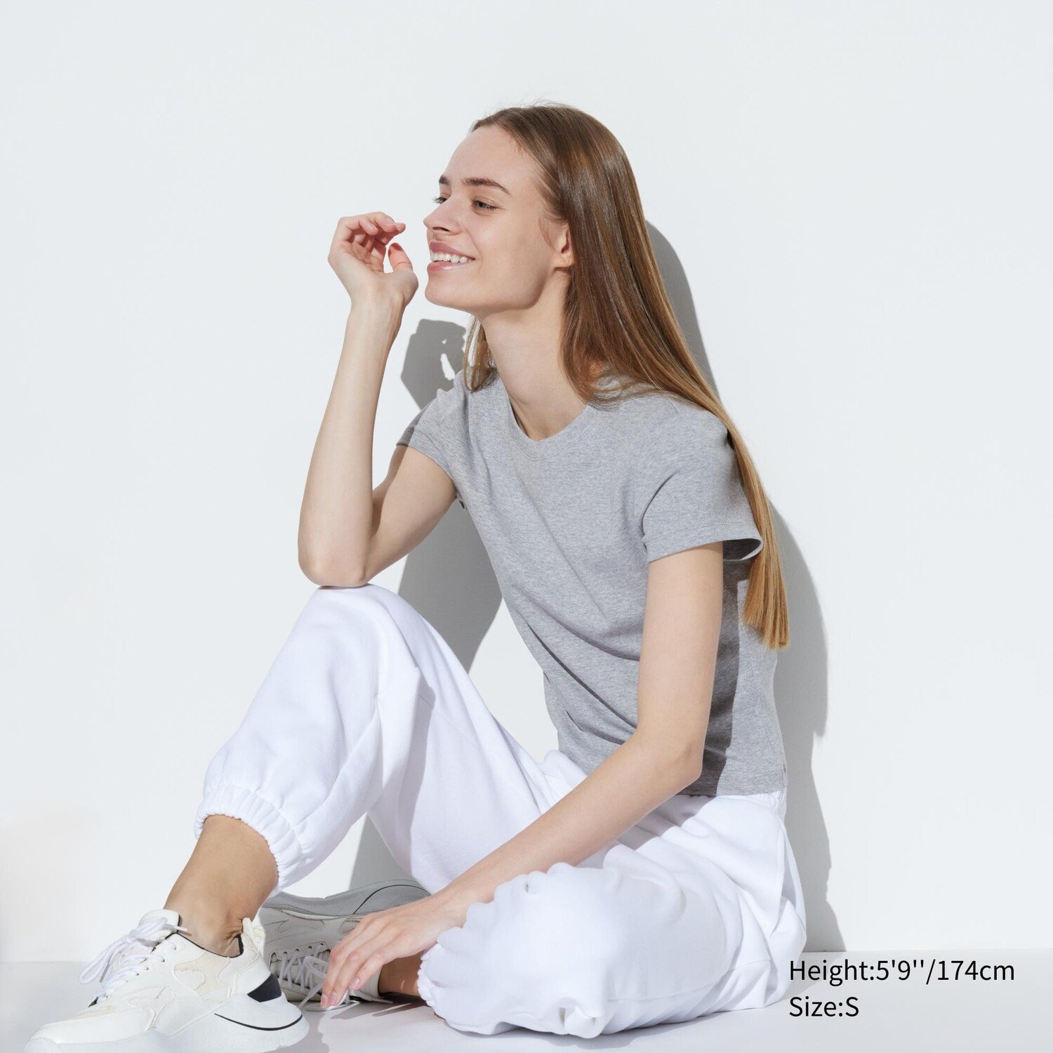 

Футболка короткая Uniqlo, серый