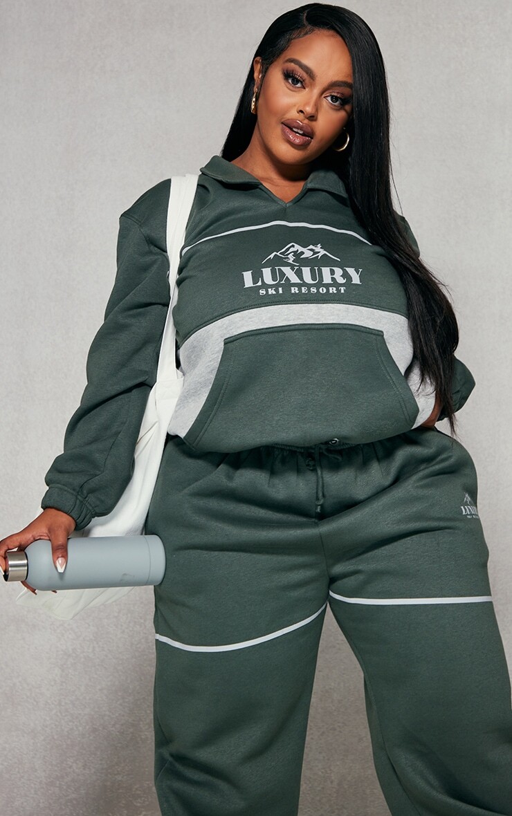 

PrettyLittleThing Свитер с надписью Plus Moss Green Luxury Ski Resort