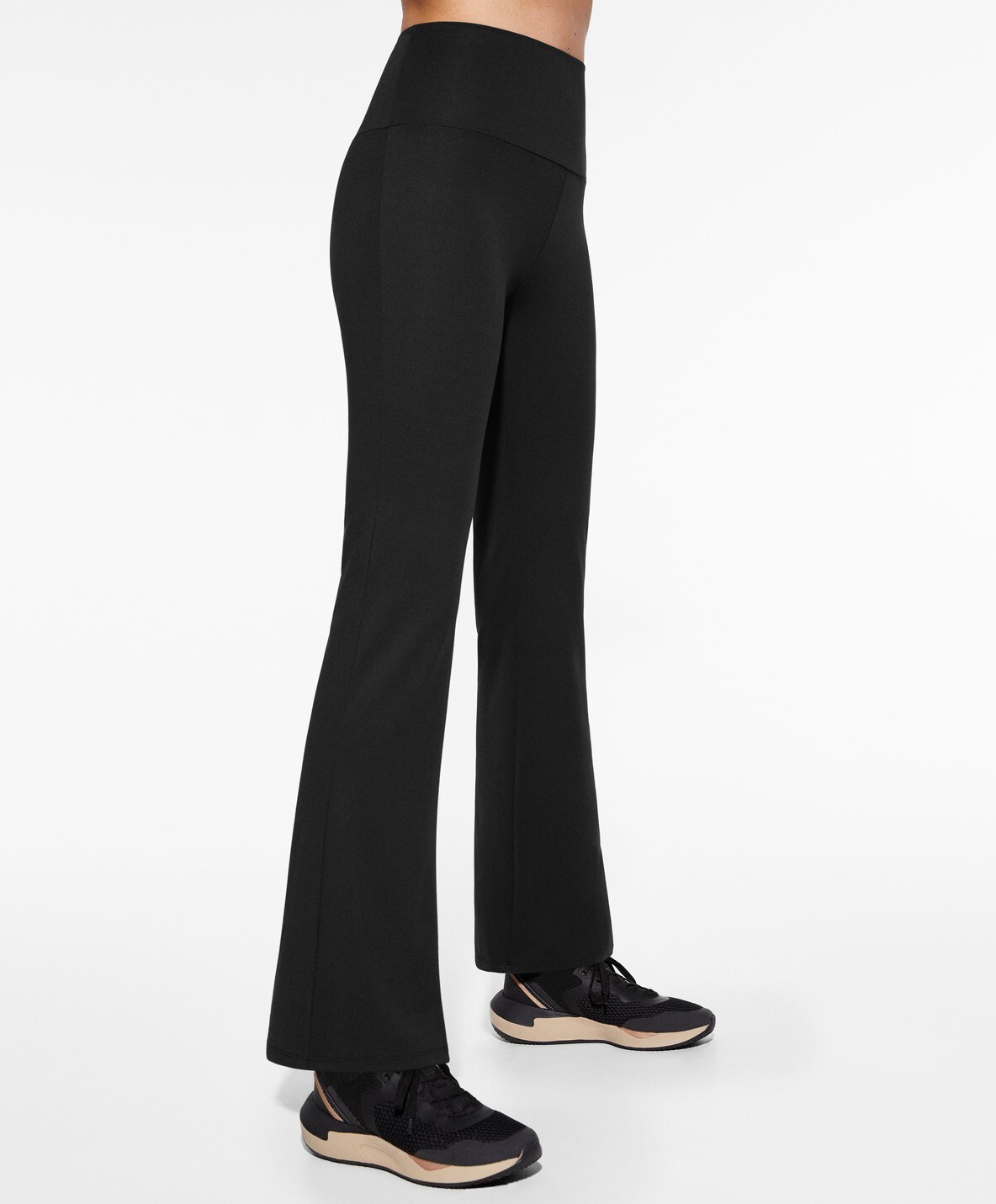 

Брюки Oysho High-rise Comfortlux Flare, черный
