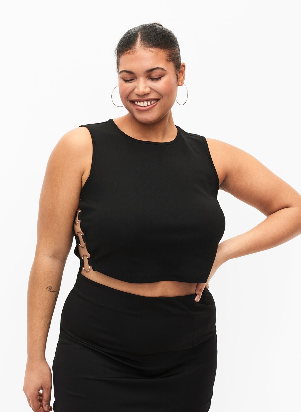 

Топ With Open Side Detail Blush by Zizzi, черный