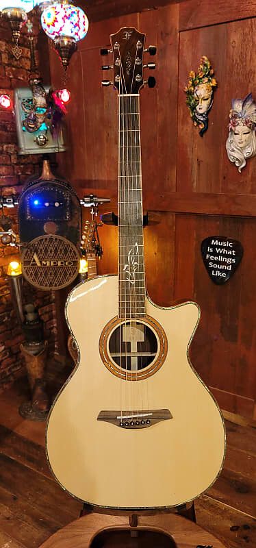

Акустическая гитара Furch Red OMc LR with FREE Furch guitar strap 112506