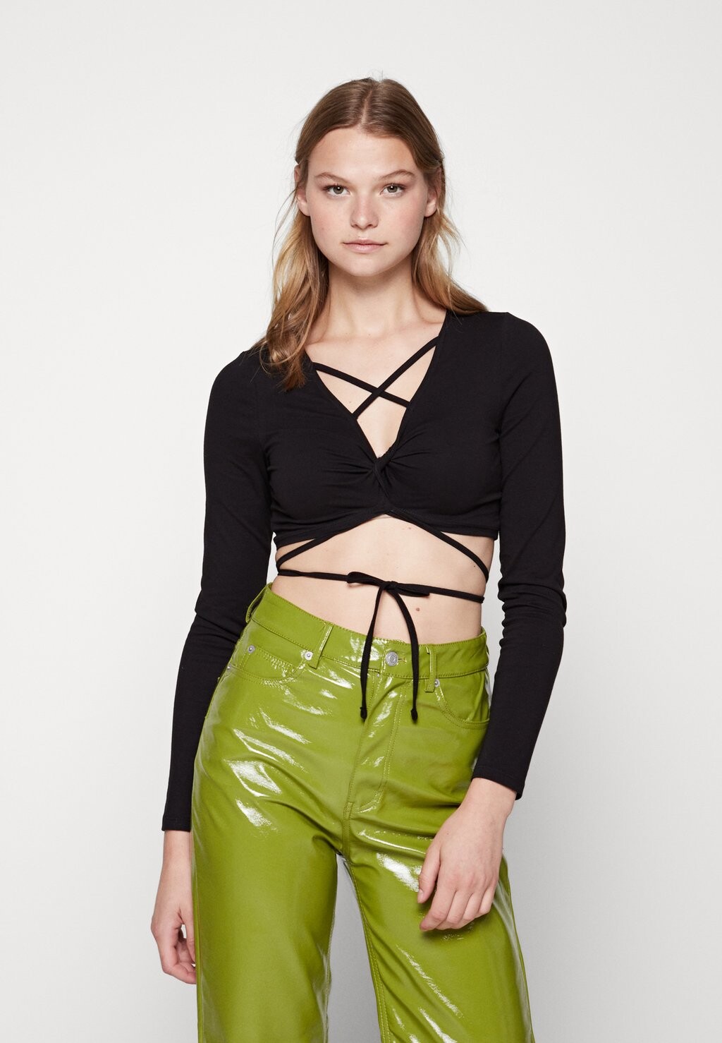 

Футболка с длинным рукавом Monki, черная, Черный