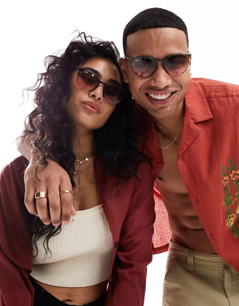 

Круглые солнцезащитные очки Ray-Ban в сочетании бежевого и черепахового цвета