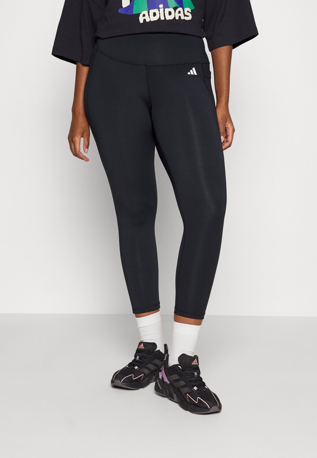 

Тайтсы Adidas, черный