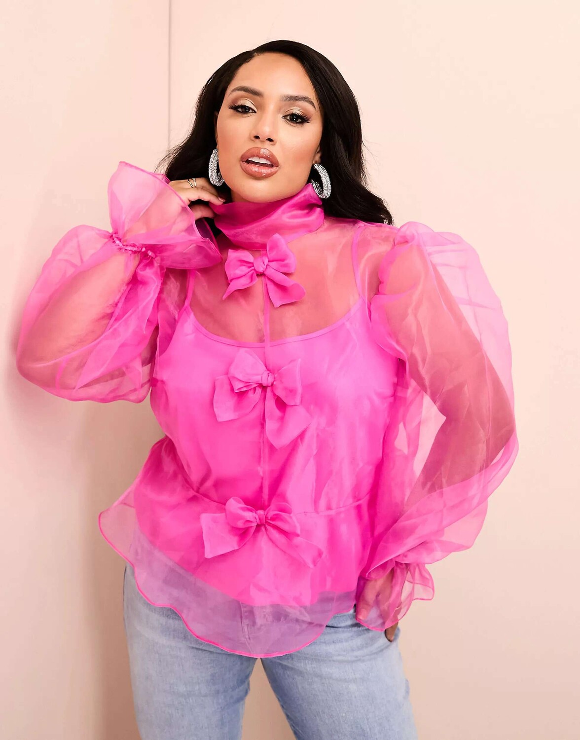 

Розовый топ из органзы с длинными рукавами, бантом и майкой ASOS LUXE Curve