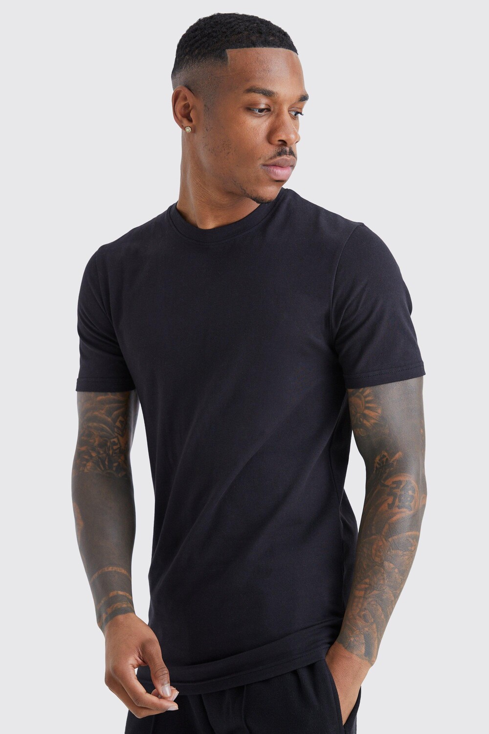 

Базовая футболка muscle fit Boohoo, черный