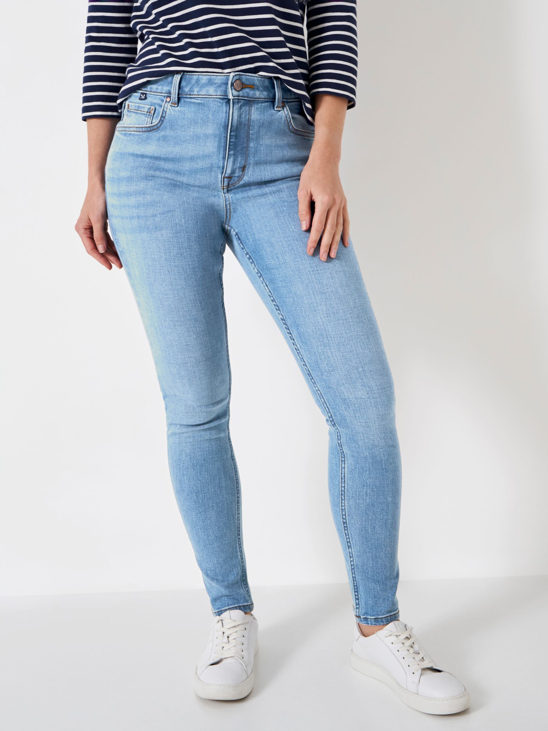 цена Узкие джинсы Crew Clothing, легкая стирка