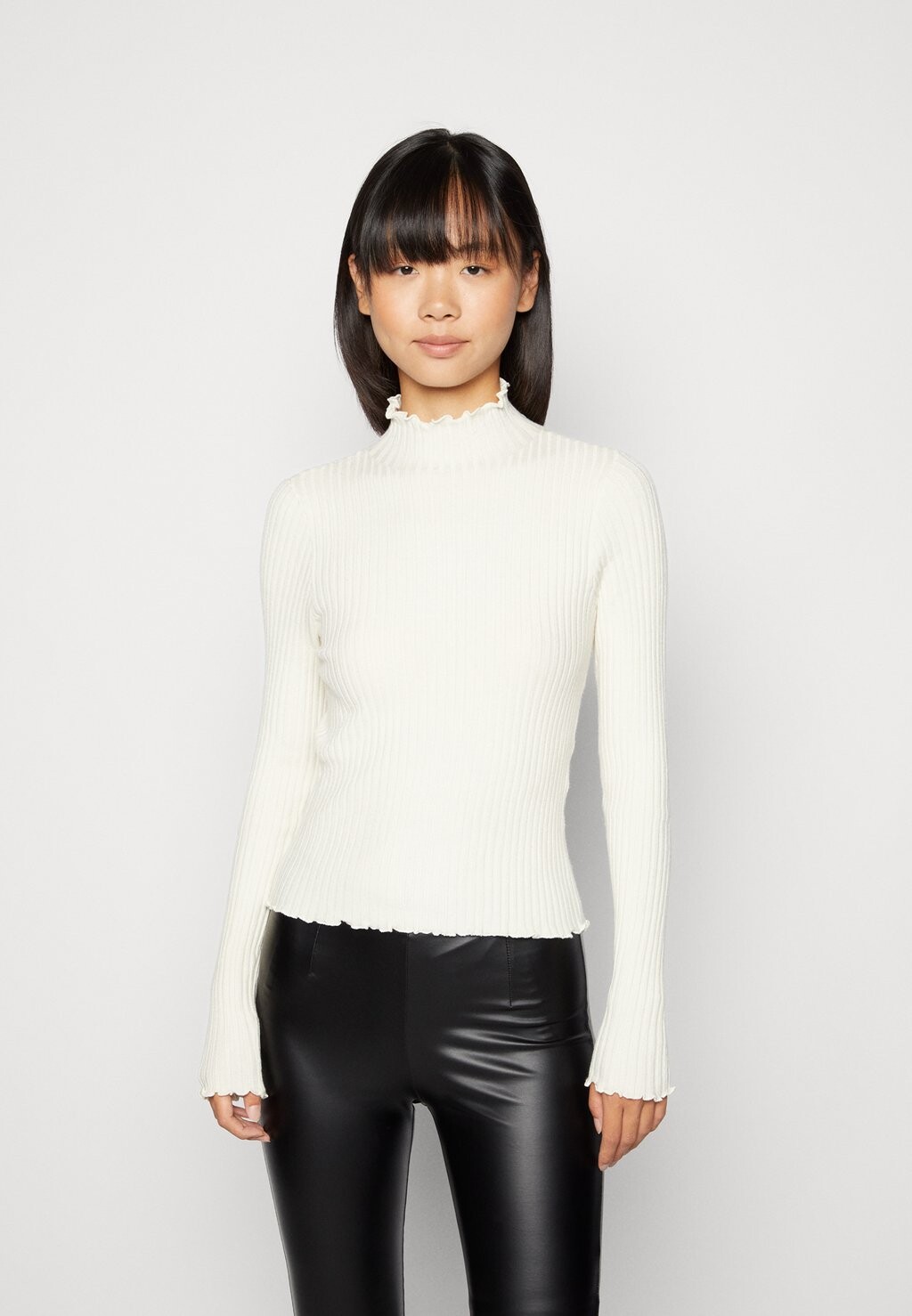 

Свитер Vero Moda, молочный