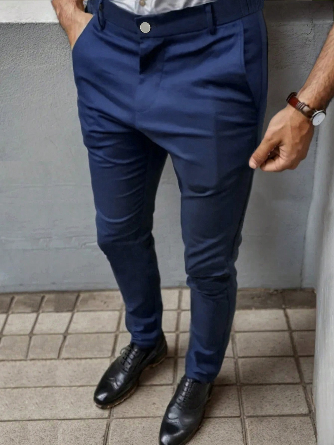 цена Мужские однотонные зауженные брюки Manfinity Mode с наклонными карманами, темно-синий